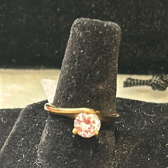 Stunning Cubic Zirconia “Promise Ring” -size 6 or 9 only - Picture 2 of 7